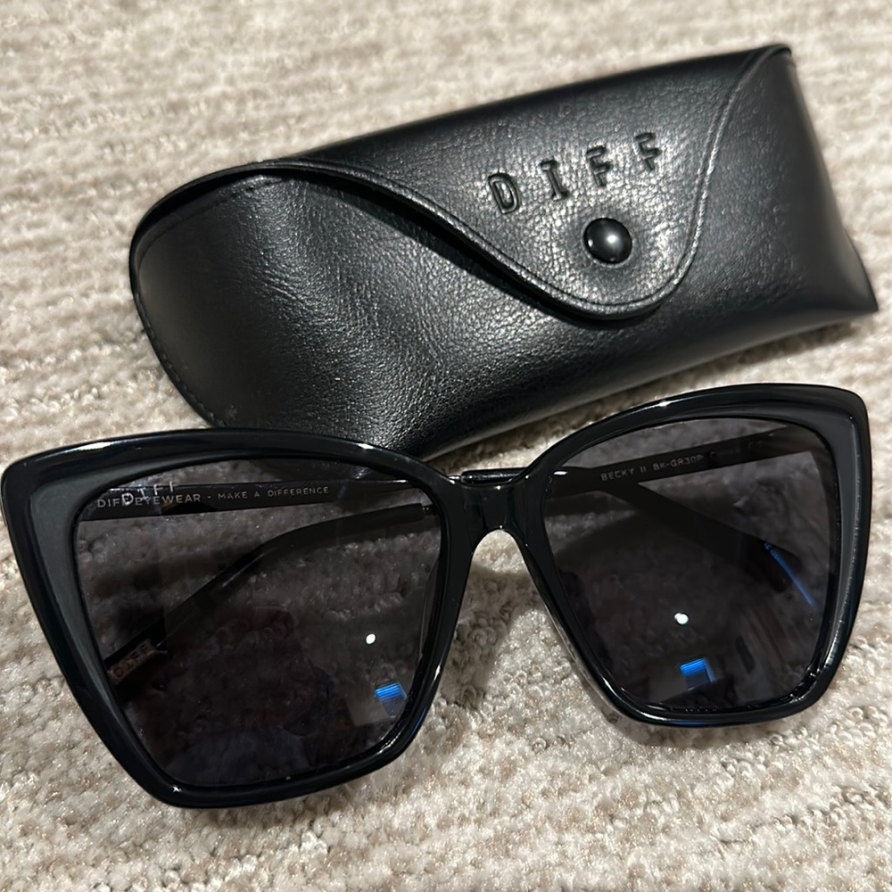 Diff sunglasses in dark black smoke polarized